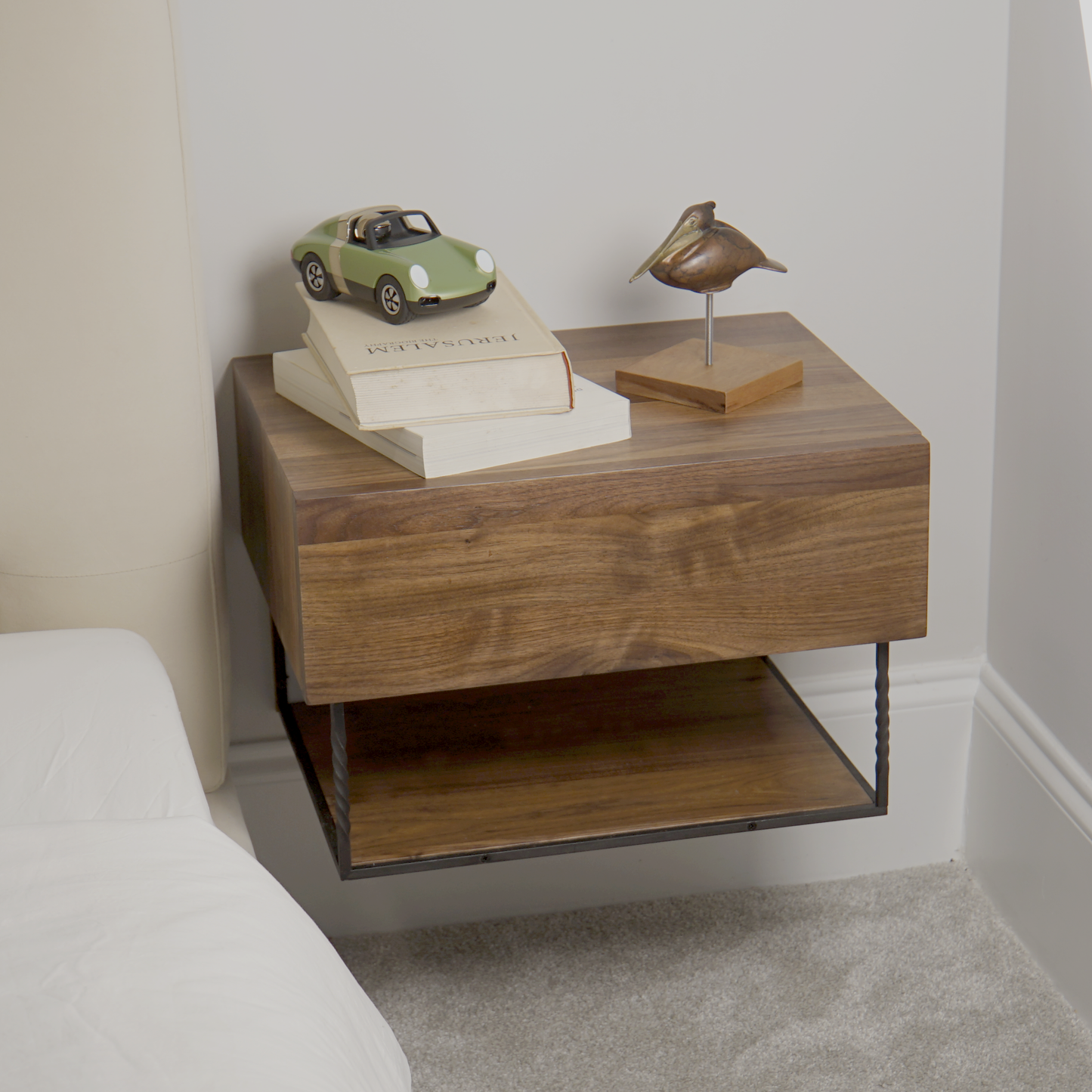 ARCUNO - Floating Nightstand